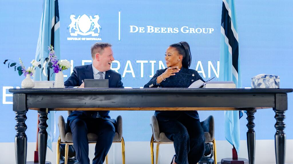 Bogolo Joy Kenewendo, right, with De Beers CEO Al Cook at the official signing of the new sales and mining license agreements between the company and the government of Botswana. The signing took place Feb. 25 in Gaborone, Botswana. (Photo courtesy of De Beers Group) Bogolo Kenewendo and Al Cook at De Beers-Botswana signing