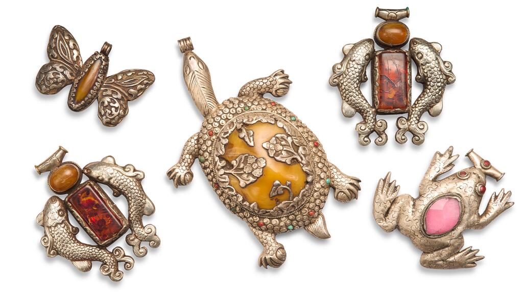 Unapologetically Iris Animal-Shaped Pendants